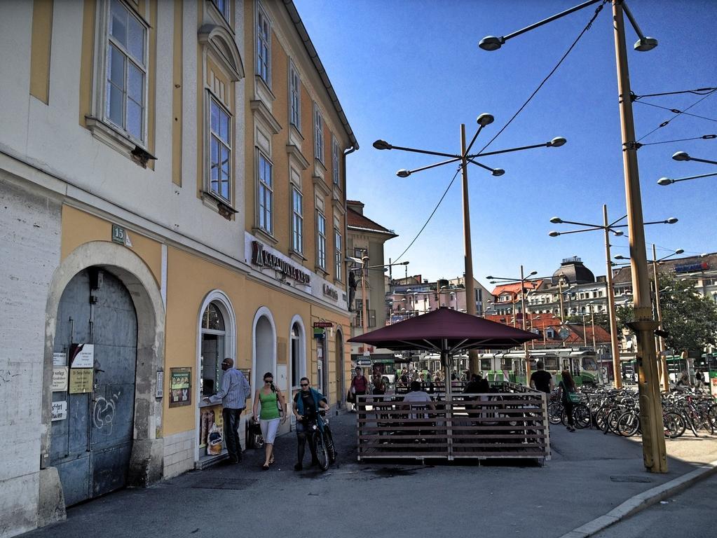Jakominiplatz *